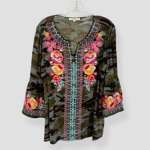 Andree by Unit Boho Blouse Size Small Camo Floral Heavy Embroidered Bell Sleeve